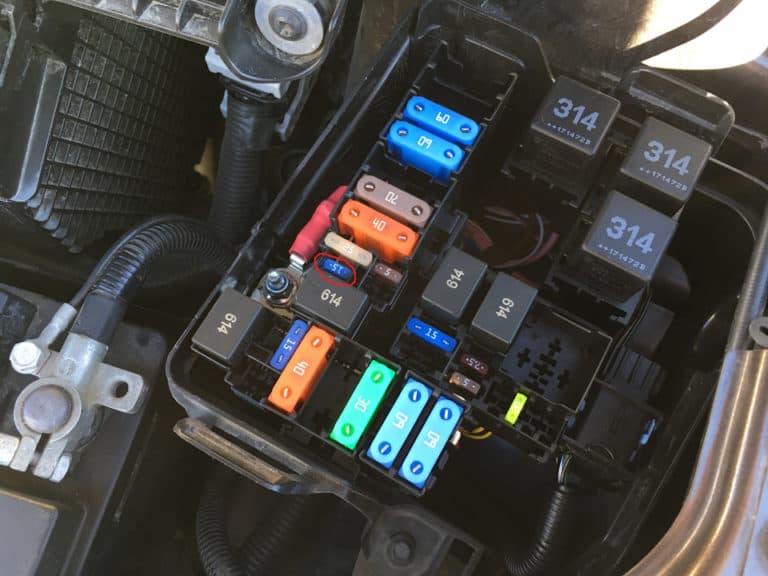 Предохранители Лада Веста: расположение и значения